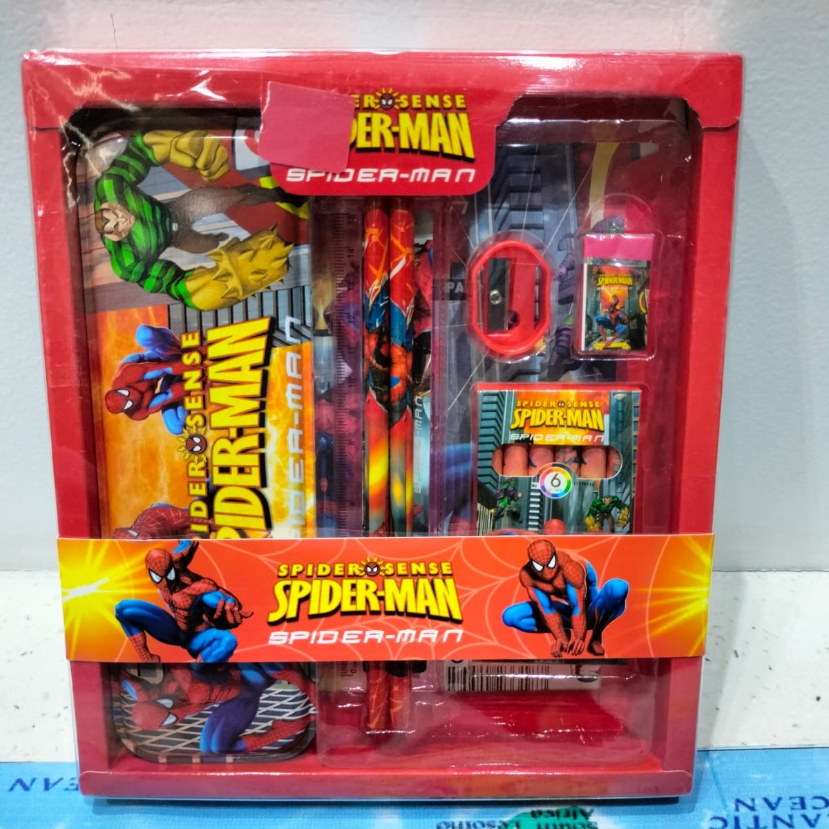 12 Items Spiderman Gift Box